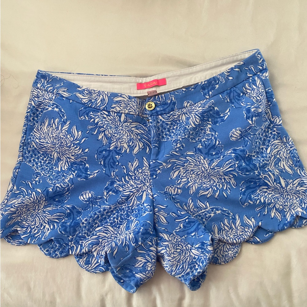 Lilly Pulitzer buttercup blue and white scalloped shorts size 14
